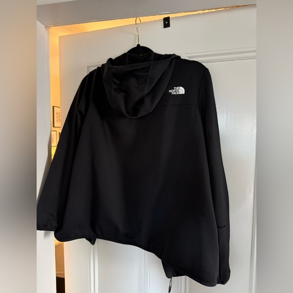 The North Face Women's Black lightweight Zip Up - Picture 2 of 5